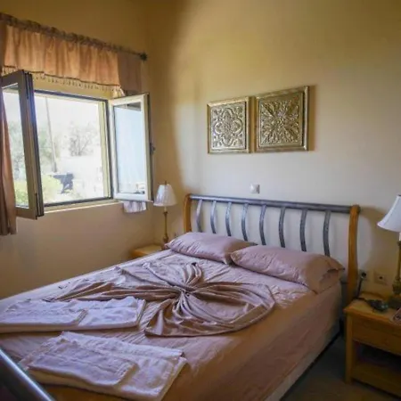 House For 10 Persons, With Swimming Pool * Rethymno